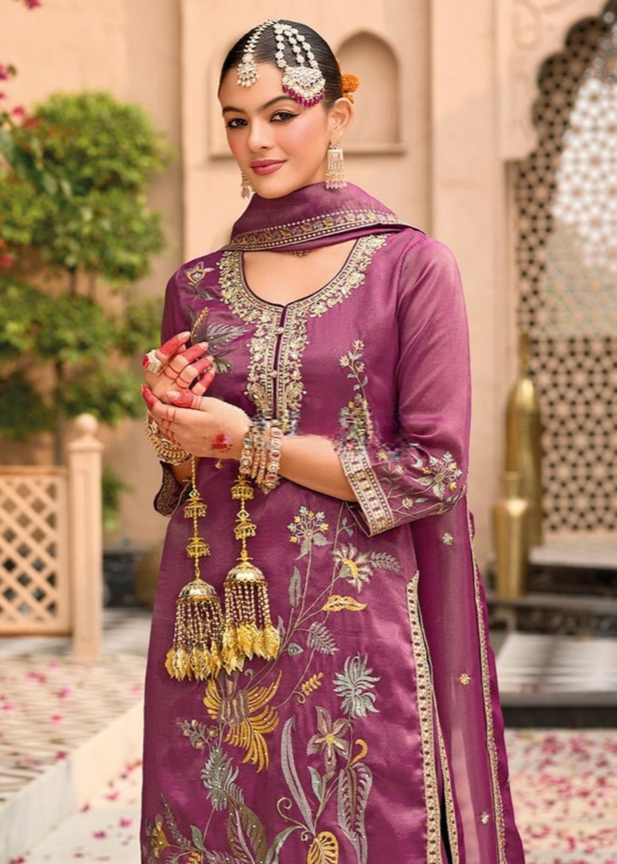 Rose pink Floral Embroidery Pakistani Suit 